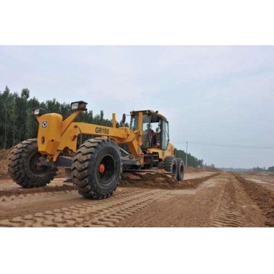 （中国）科技公司租赁平地机在蒙华铁路施工