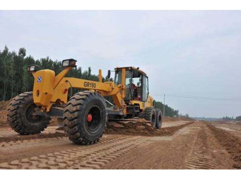 （中国）科技公司租赁平地机在蒙华铁路施工